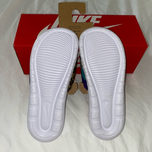 Women’s Nike Animal Prints Victori One Slide - Picture 4 of 4